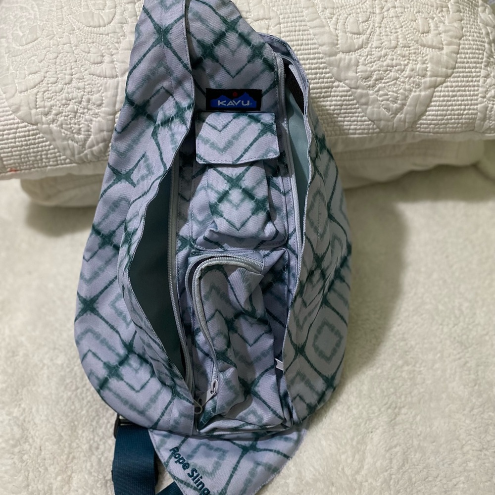 Sold New KAVU Rope Sling Bag Crossbody Backpack 🎒Ocean Dye color Multi NWT - Picture 6 of 11